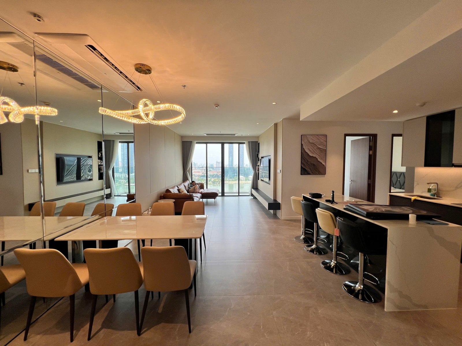 z7789285448751_37e35a17b1e04b2a78ec406b2927f317 The Metropole / 3BR / $3,800