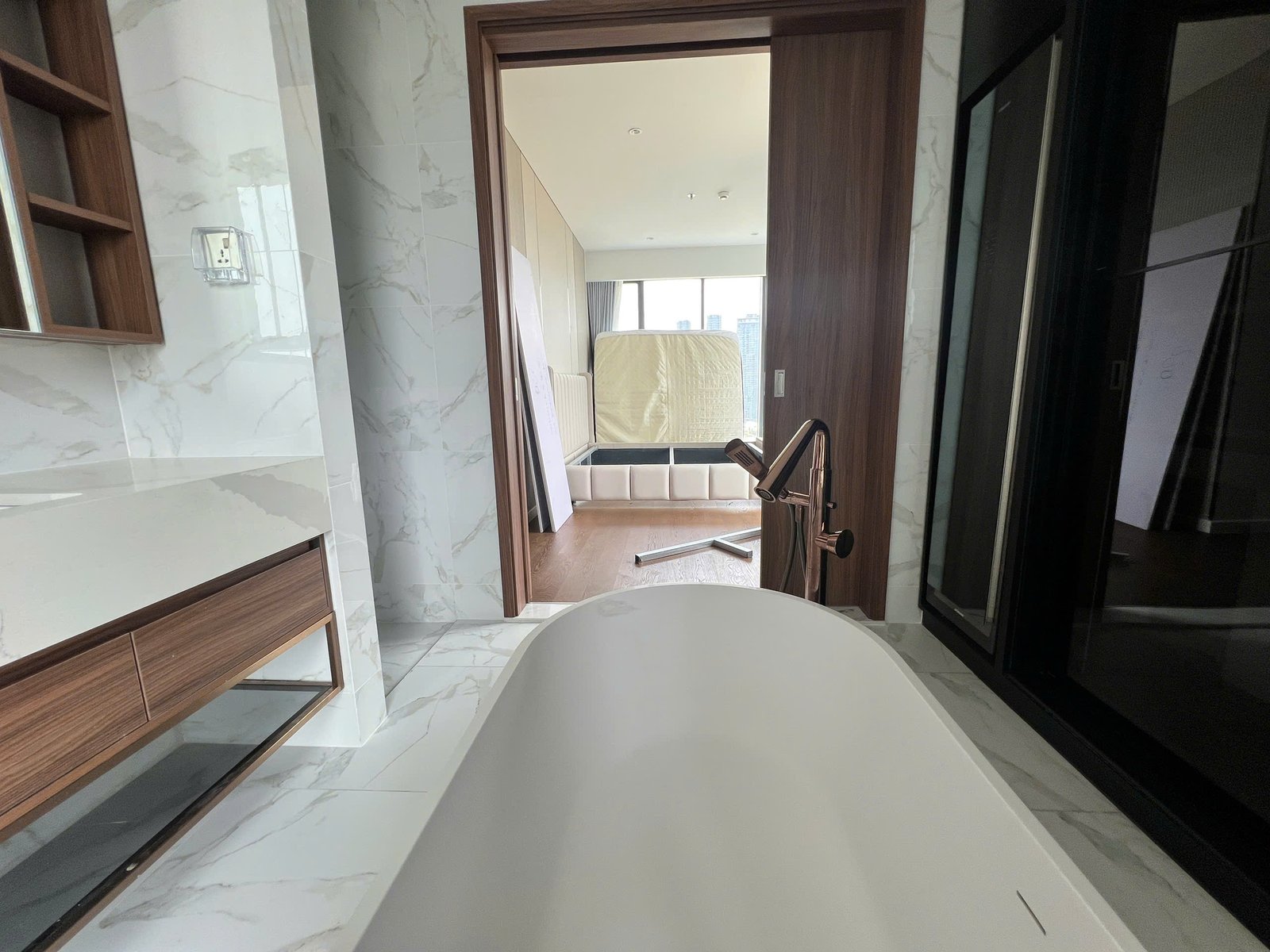 z7789285470323_7f9363fa21cf9023aaccc480b65fe4b9 The Metropole / 3BR / $3,800