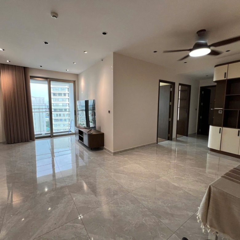 MIDTOWN / 2BR / $2,100