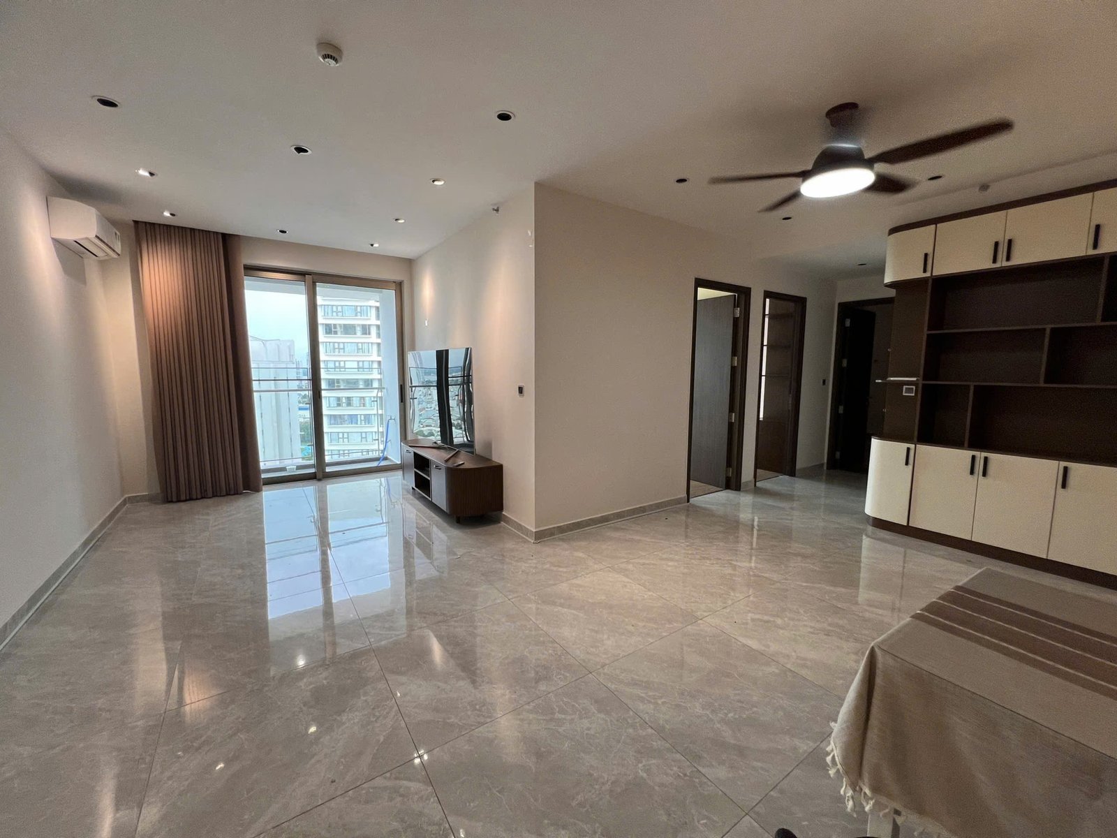 MIDTOWN / 2BR / $2,100