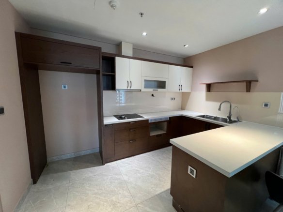 MIDTOWN / 2BR / $2,100