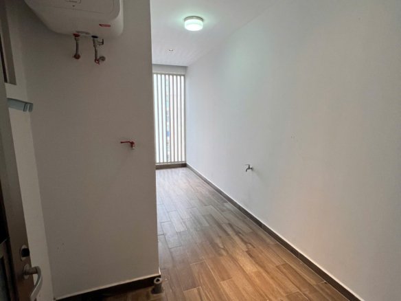 MIDTOWN / 2BR / $2,100