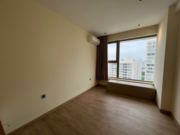 MIDTOWN / 2BR / $2,100