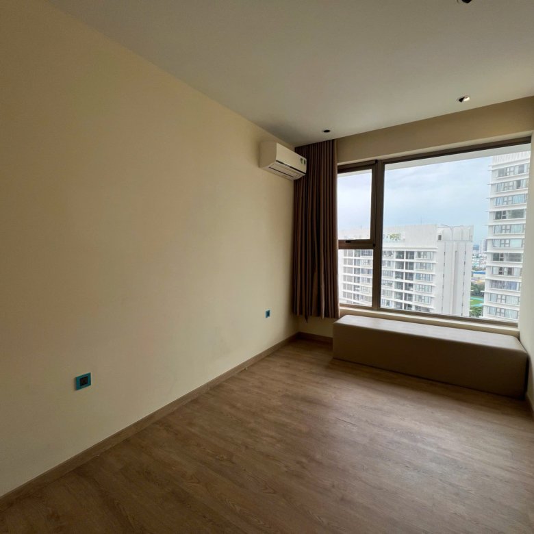 MIDTOWN / 2BR / $2,100