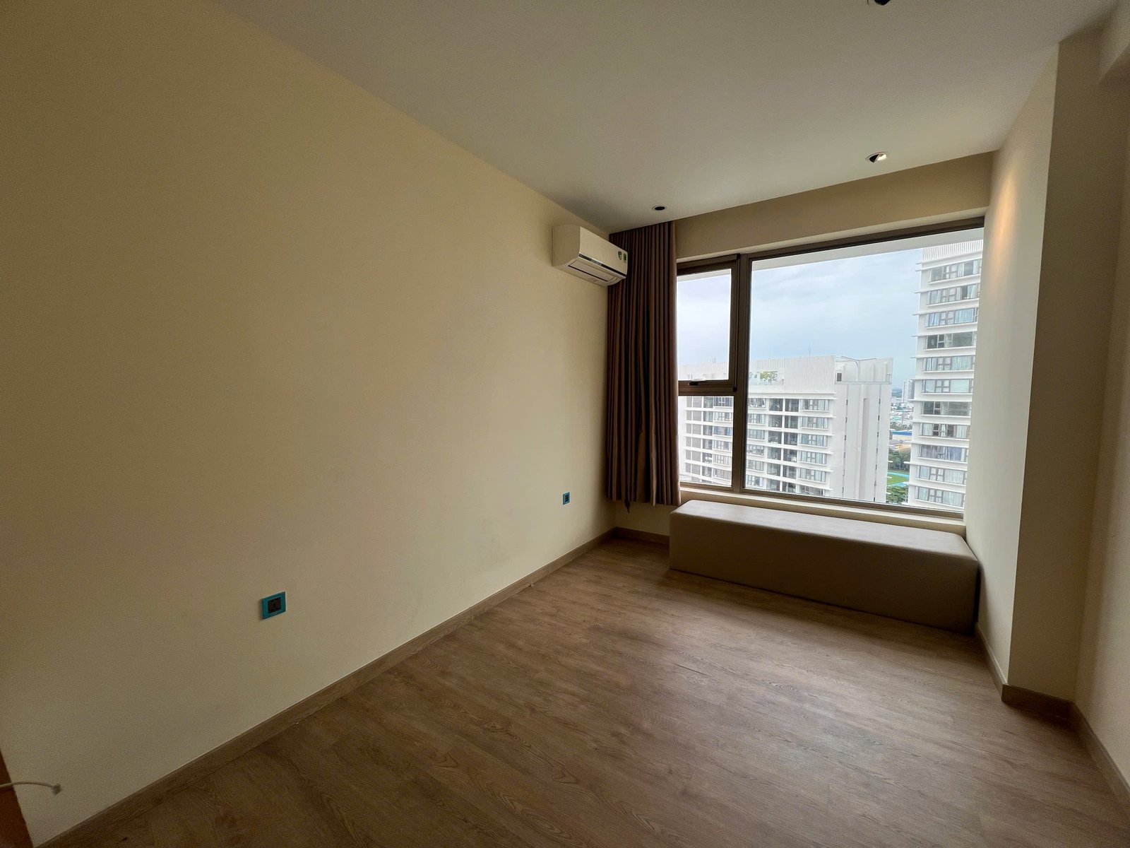 MIDTOWN / 2BR / $2,100