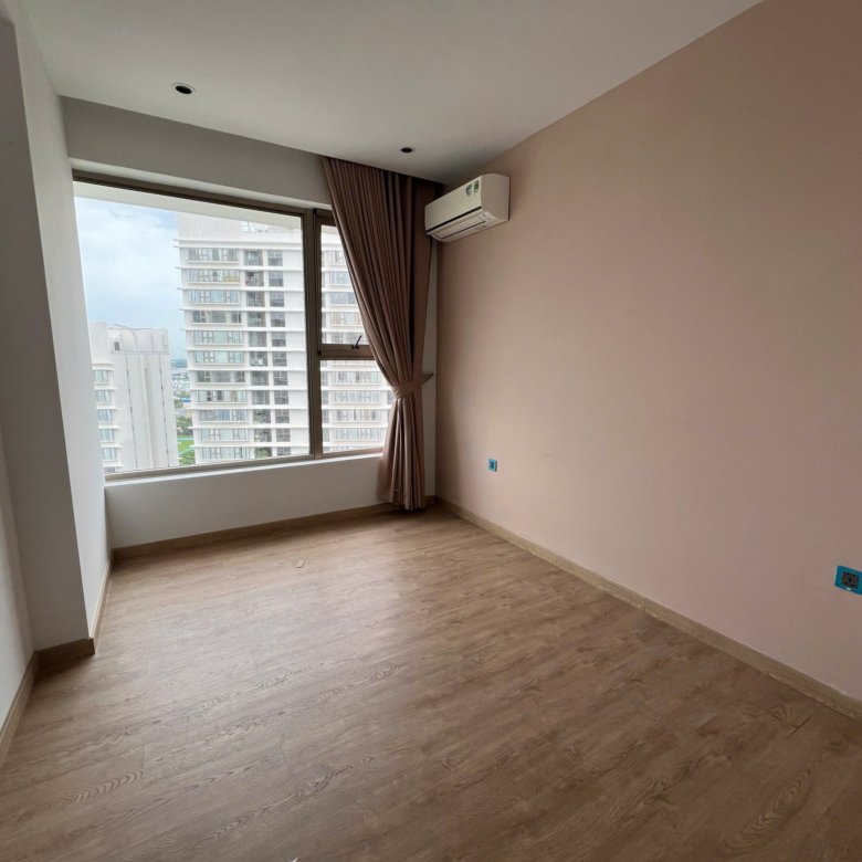 MIDTOWN / 2BR / $2,100