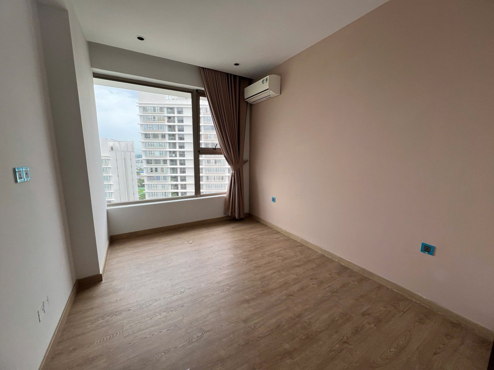 MIDTOWN / 2BR / $2,100