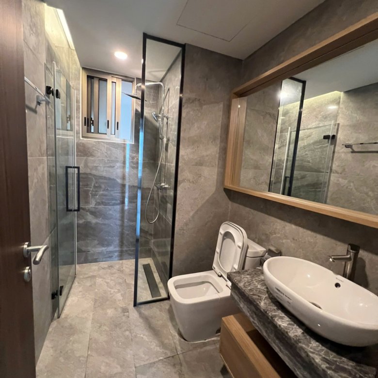 MIDTOWN / 2BR / $2,100