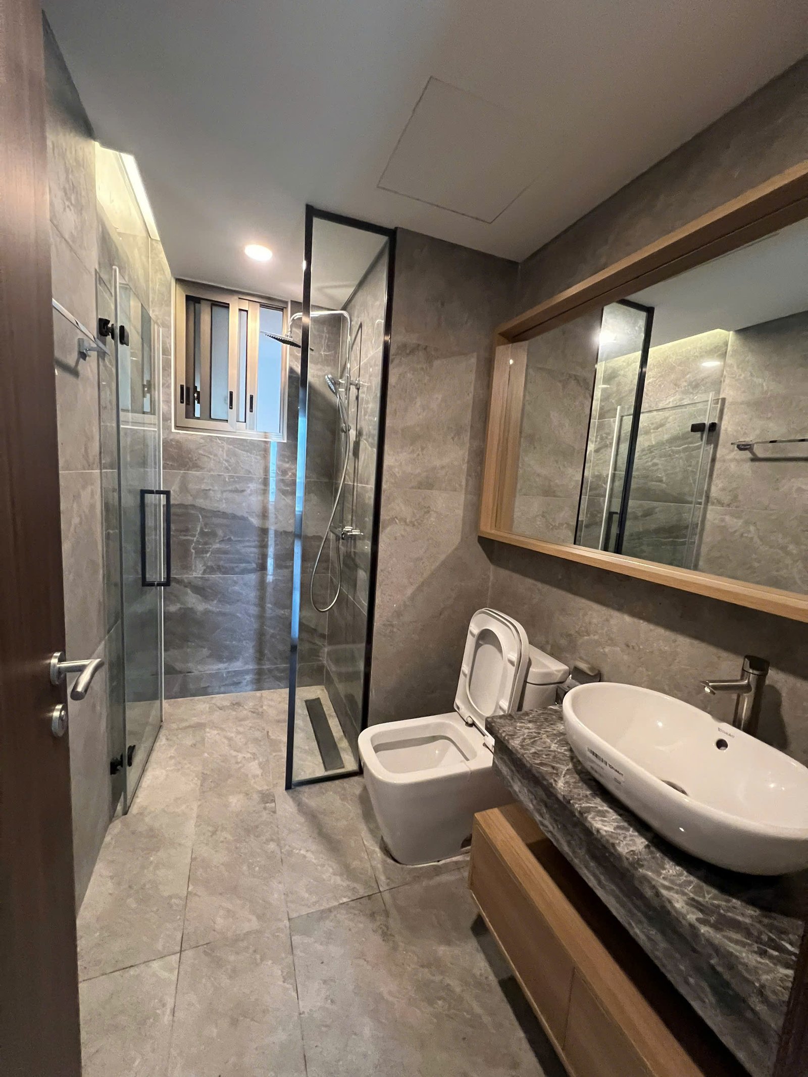 MIDTOWN / 2BR / $2,100