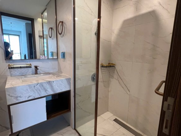 MIDTOWN / 2BR / $2,100