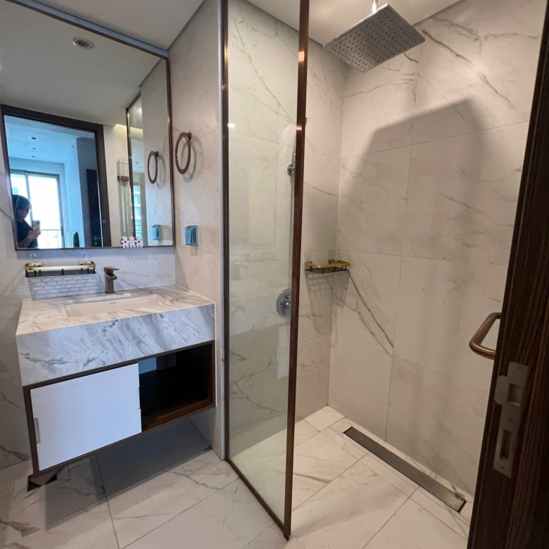 MIDTOWN / 2BR / $2,100