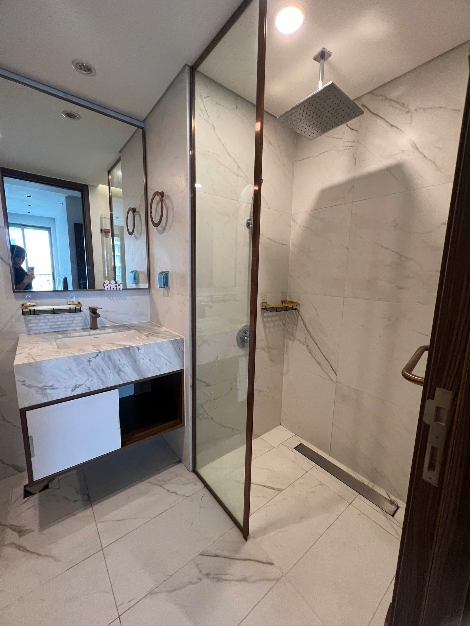 MIDTOWN / 2BR / $2,100
