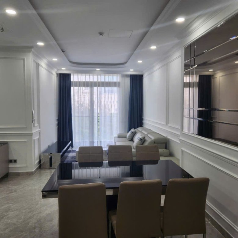 MIDTOWN / 3BR / $2,280