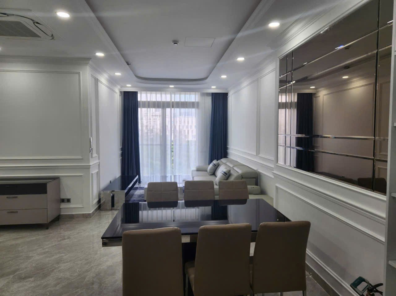 MIDTOWN / 3BR / $2,280