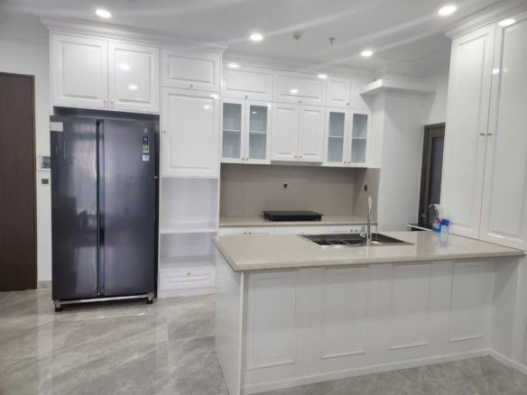 MIDTOWN / 3BR / $2,280
