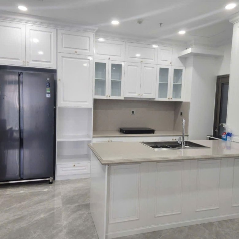 MIDTOWN / 3BR / $2,280