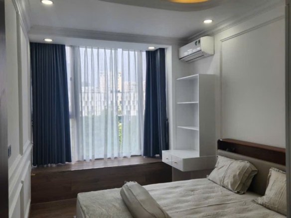 MIDTOWN / 3BR / $2,280