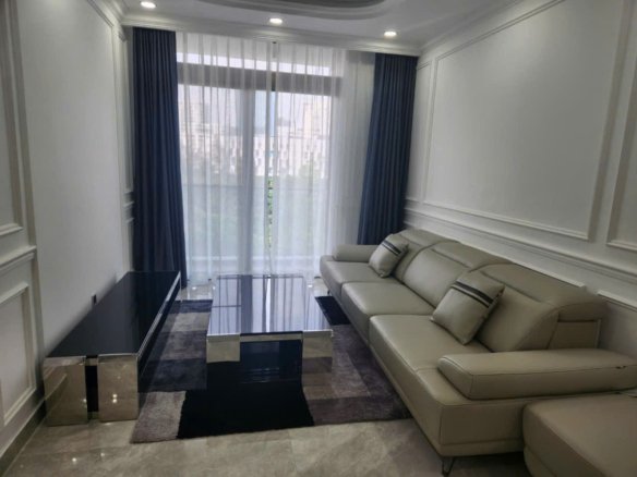 MIDTOWN / 3BR / $2,280