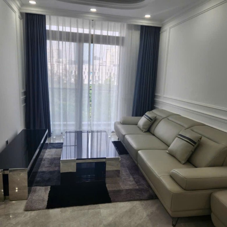 MIDTOWN / 3BR / $2,280