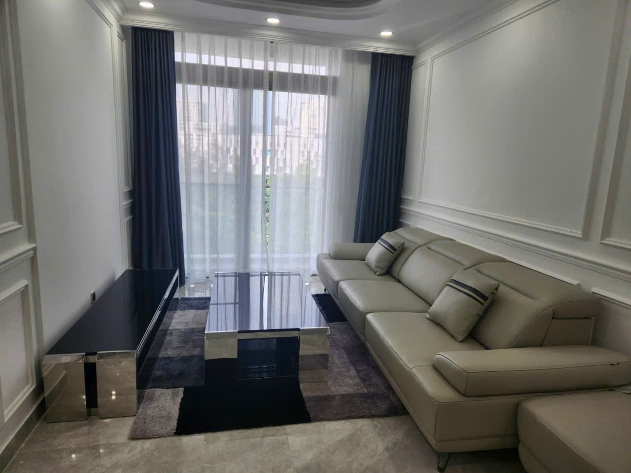 MIDTOWN / 3BR / $2,280