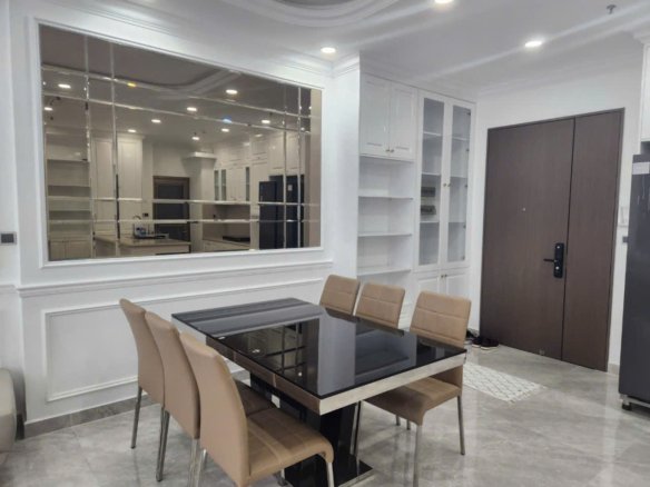 MIDTOWN / 3BR / $2,280