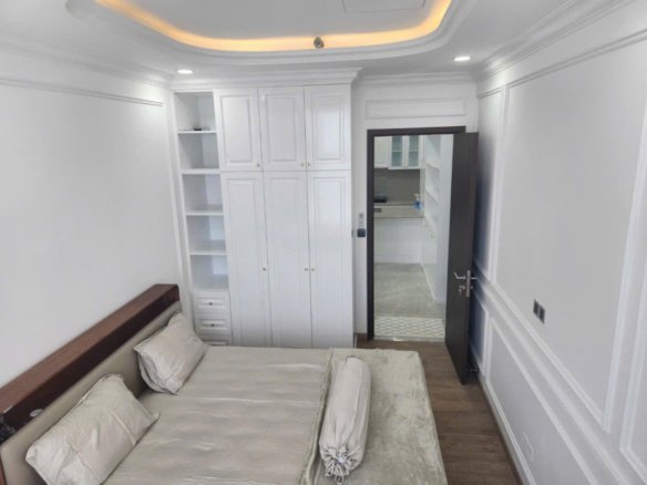 MIDTOWN / 3BR / $2,280