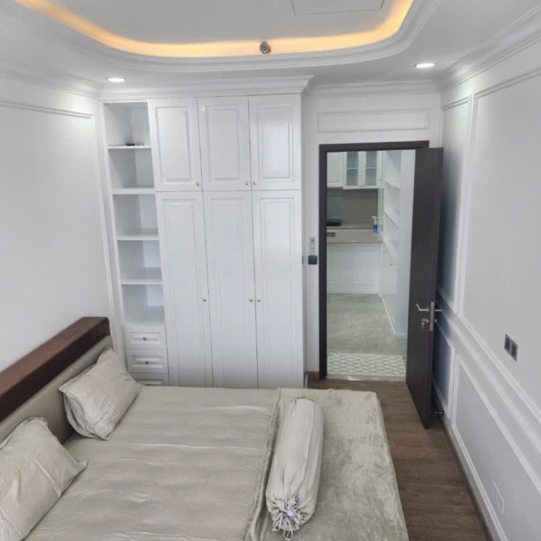 MIDTOWN / 3BR / $2,280