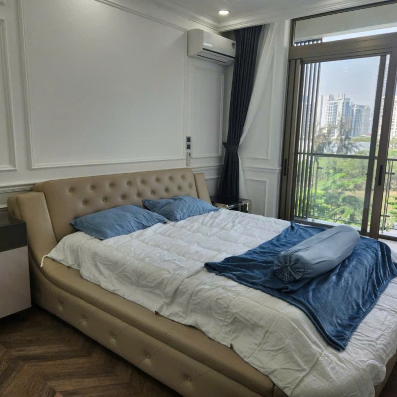 MIDTOWN / 3BR / $2,280