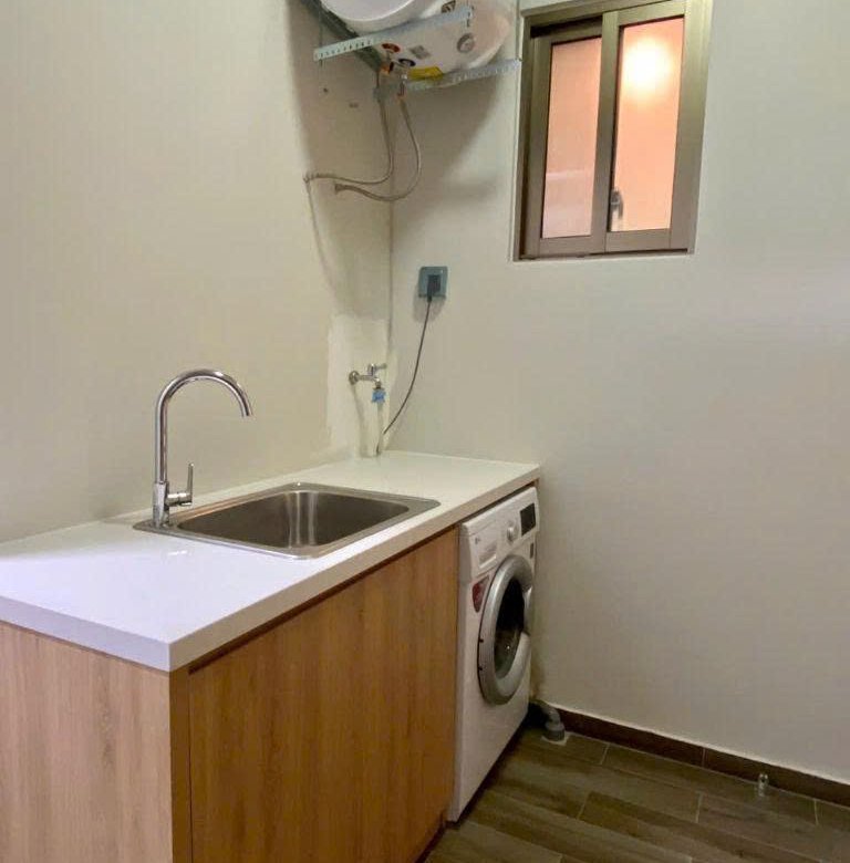 MIDTOWN / 3BR / $2,400