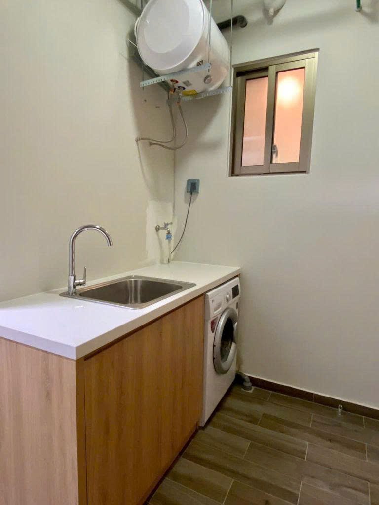 MIDTOWN / 3BR / $2,400