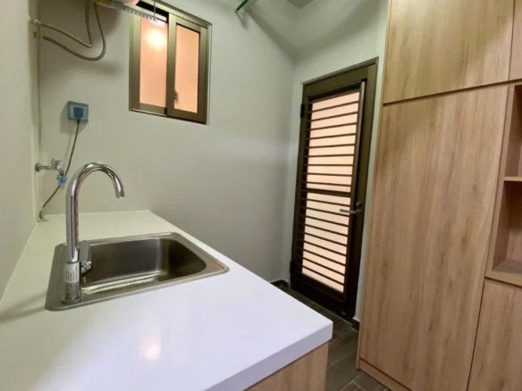 MIDTOWN / 3BR / $2,400