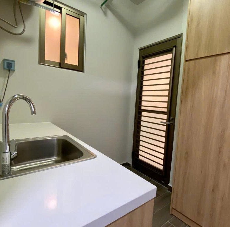 MIDTOWN / 3BR / $2,400