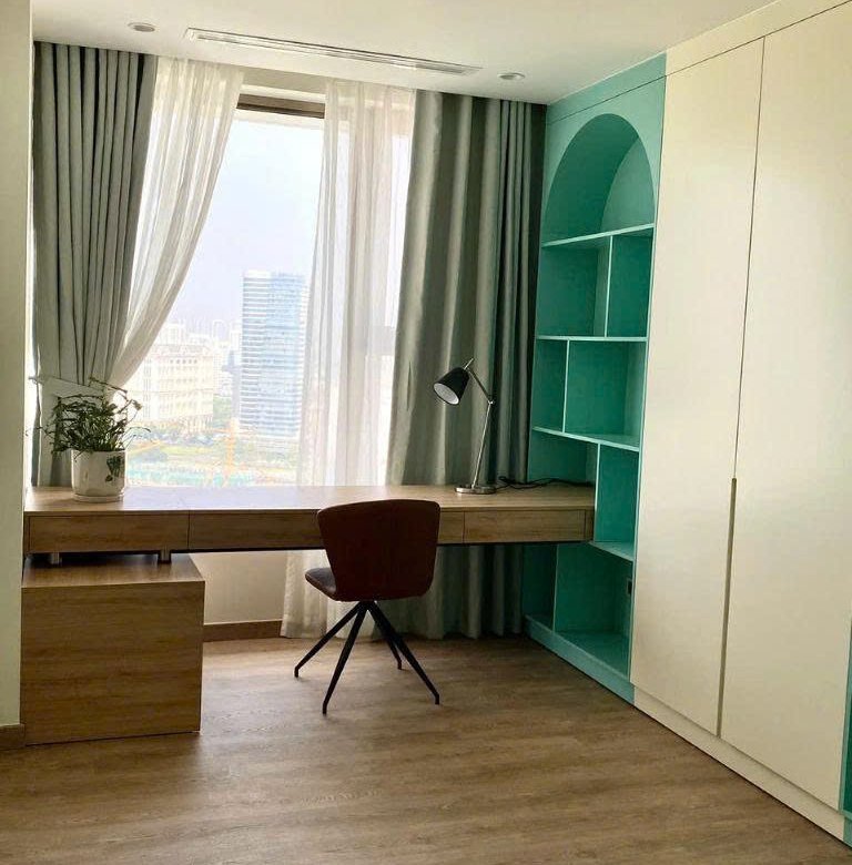 MIDTOWN / 3BR / $2,400