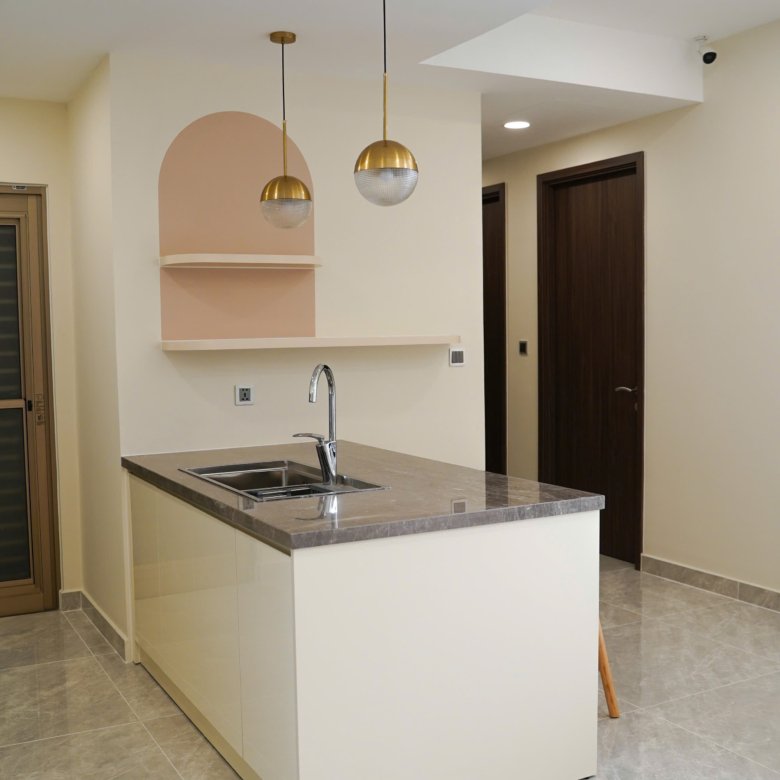 MIDTOWN / 3BR / $2,090