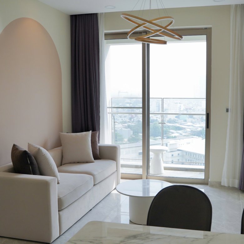 MIDTOWN / 3BR / $2,090