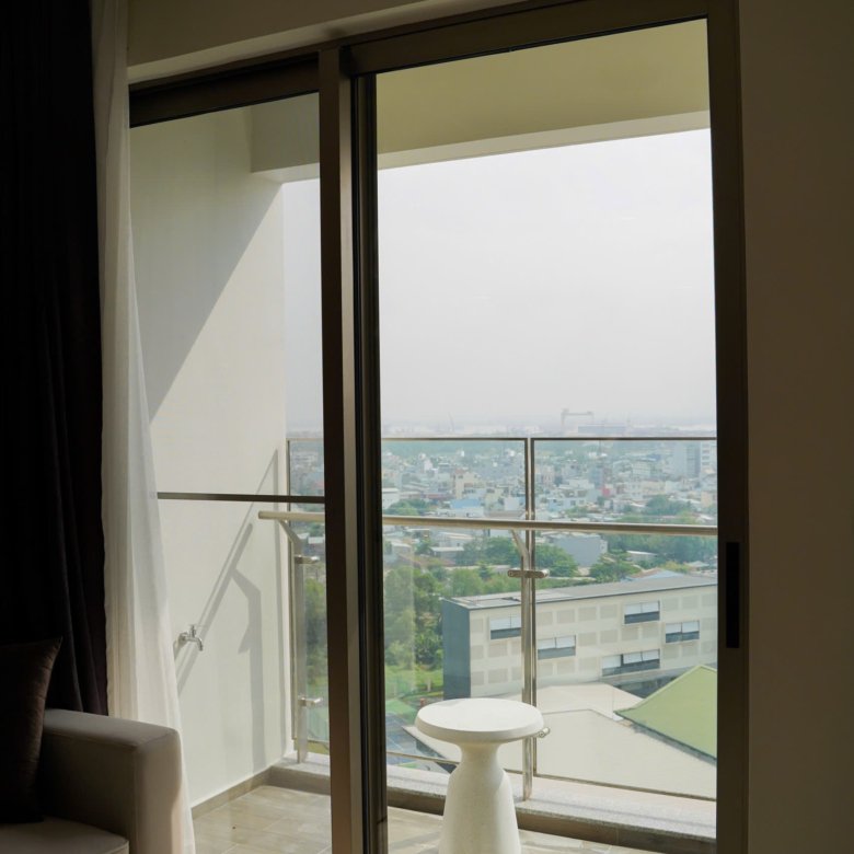 MIDTOWN / 3BR / $2,090