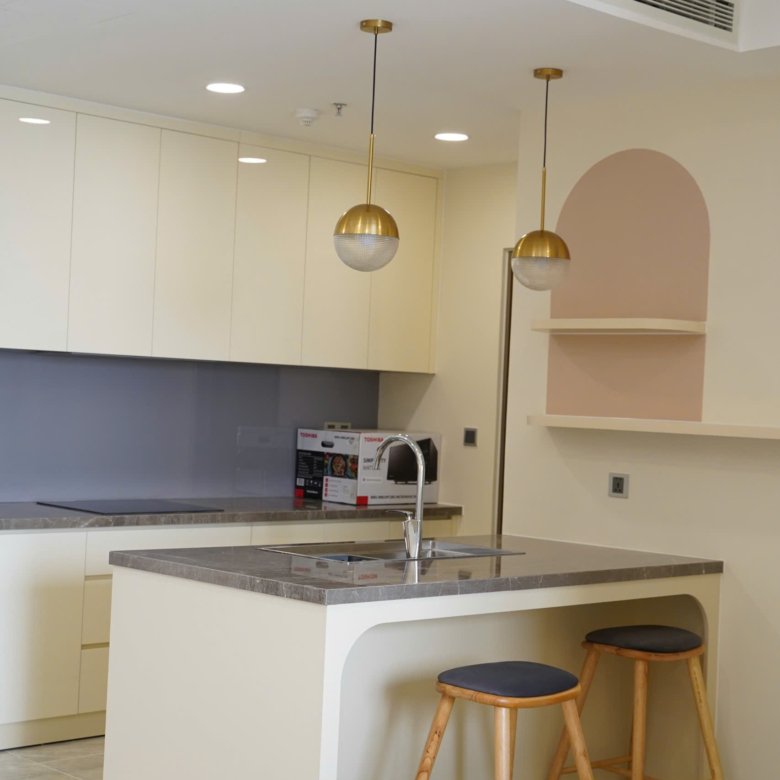 MIDTOWN / 3BR / $2,090