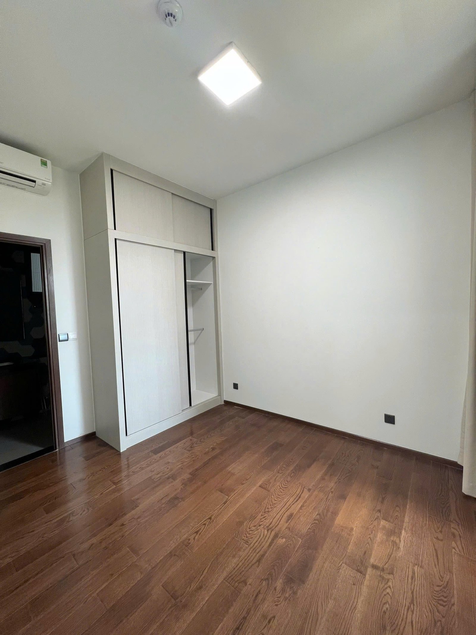 z7825358845782_b670a8acc87a3759baa3ab0b05b9032a D’edge Thảo Điền / 3BR / $2,220