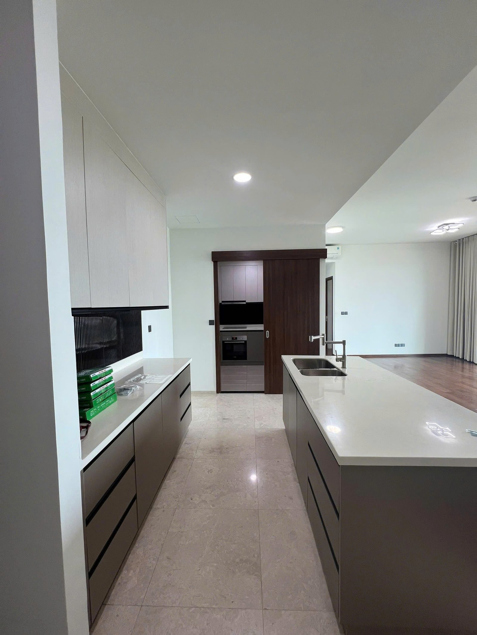 z7825359308057_c370bb29a4ba6c1df13e3c88f6e32879 D’edge Thảo Điền / 3BR / $2,220