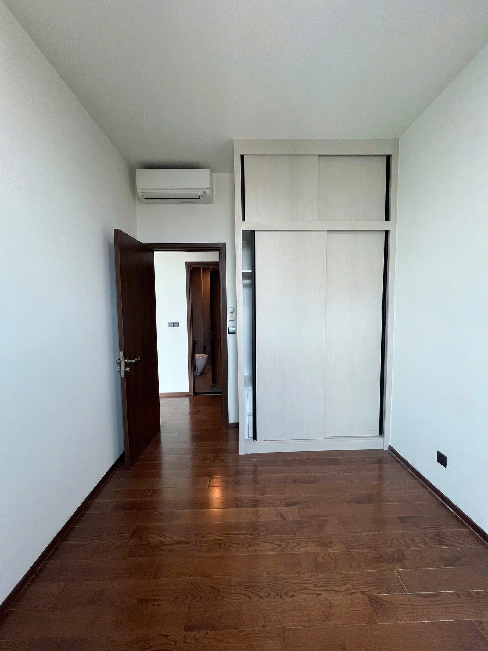 z7825359486141_d2587abfc9154266cf0920a82ca452e5 D’edge Thảo Điền / 3BR / $2,220