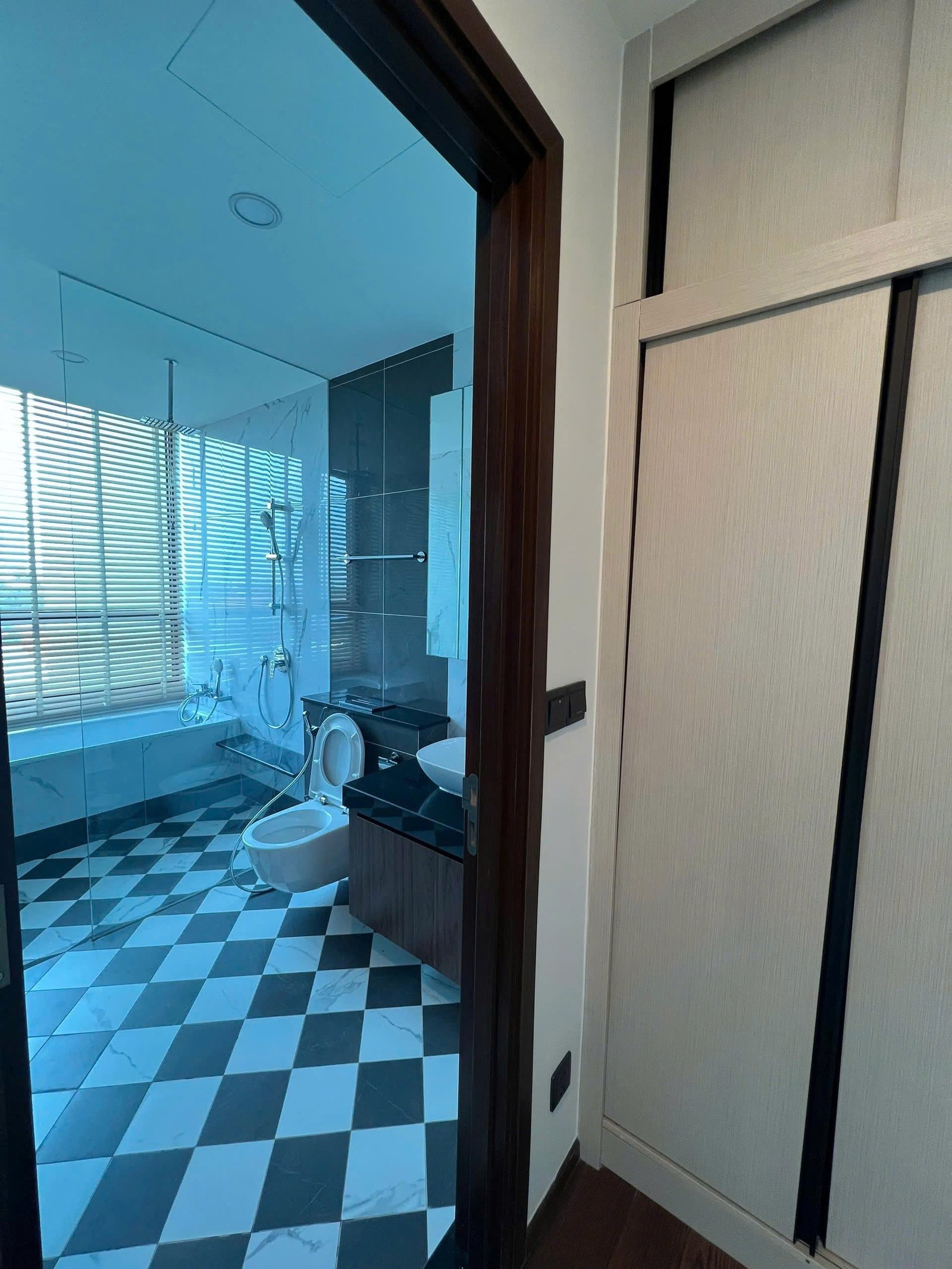 z7825359556937_dc4050096870a49335a92a6deada8de0 D’edge Thảo Điền / 3BR / $2,220