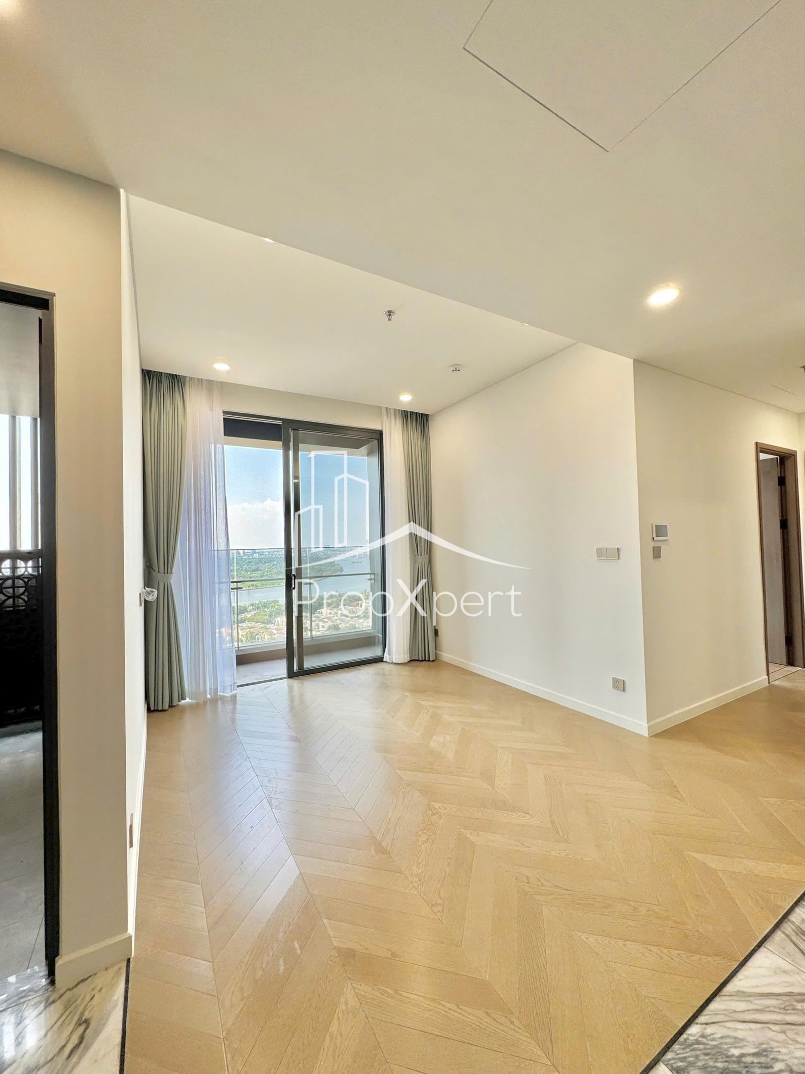 Lumiere Riverside / 2BR / $1,065