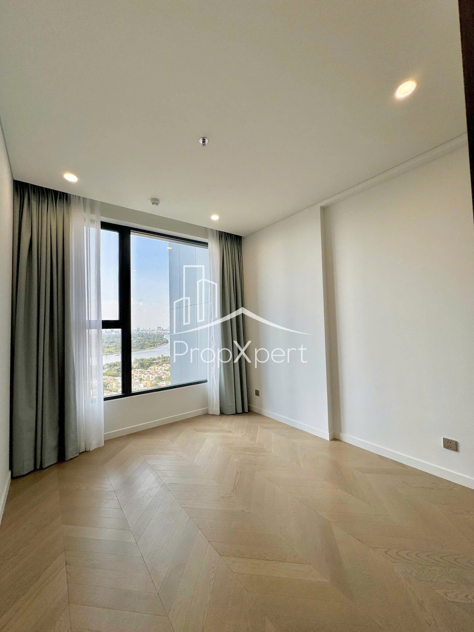 Lumiere Riverside / 2BR / $1,065