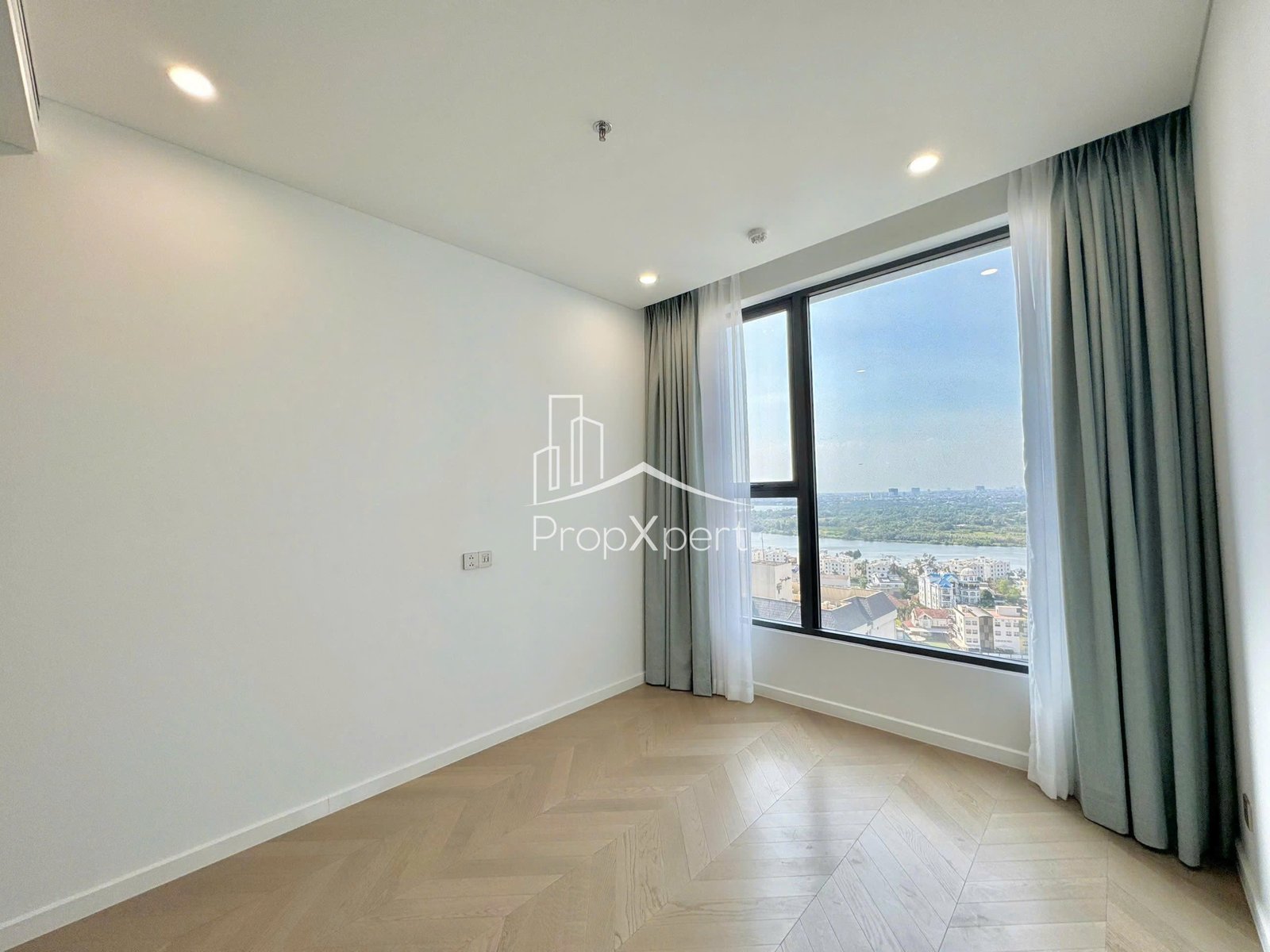 Lumiere Riverside / 2BR / $1,065