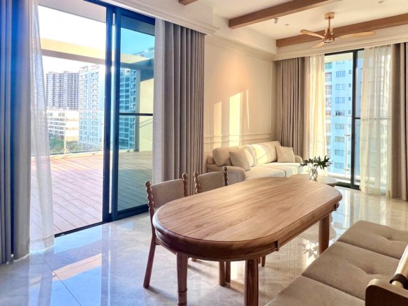 The Aurora / 2BR / $1,250