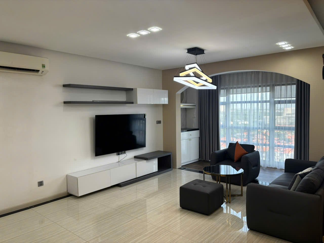 Happy Valley / 3BR / $1,520