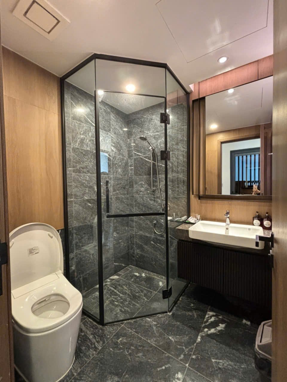 z7839152020657_878ef583e9d5226f3b45bb80bffdae4d Lumiere Riverside / 3BR / $1,975