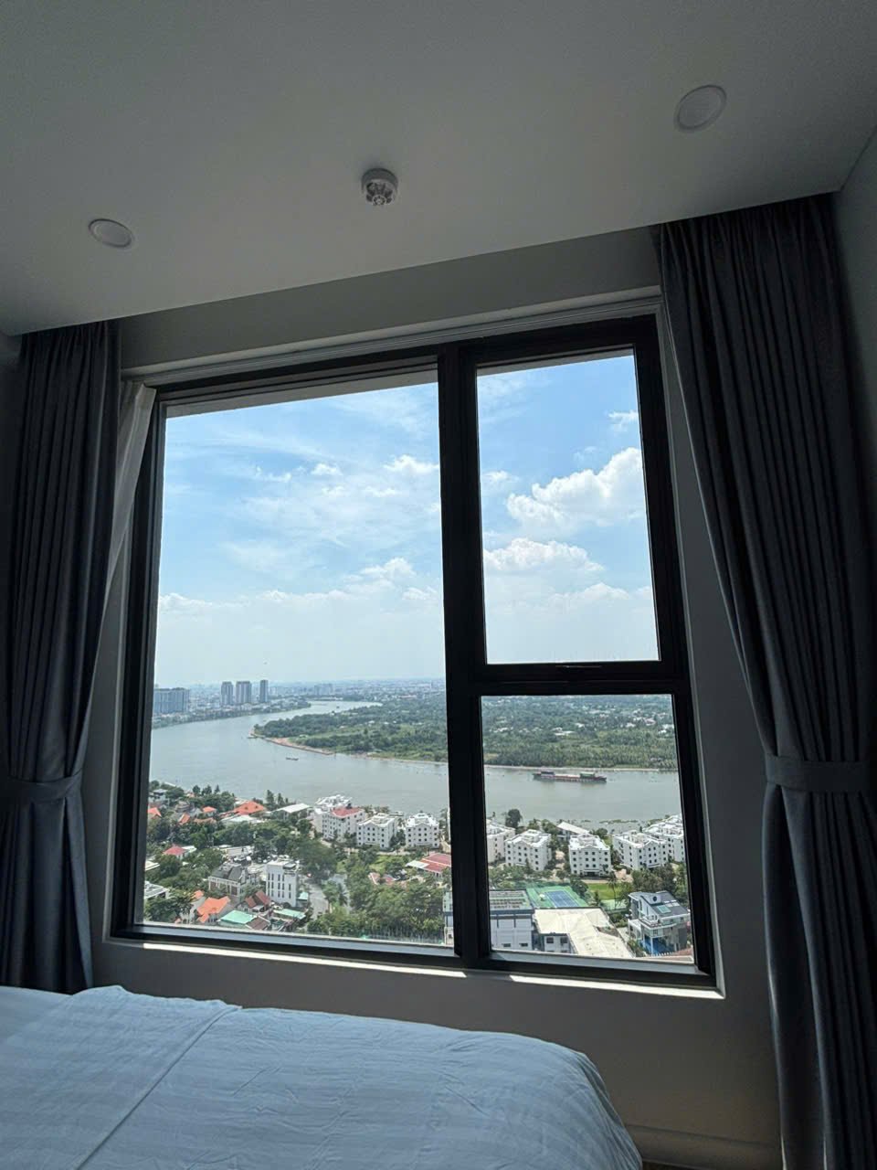z7839152046747_26ab5a00842e1313c083ffe2874d5c46 Lumiere Riverside / 3BR / $1,975
