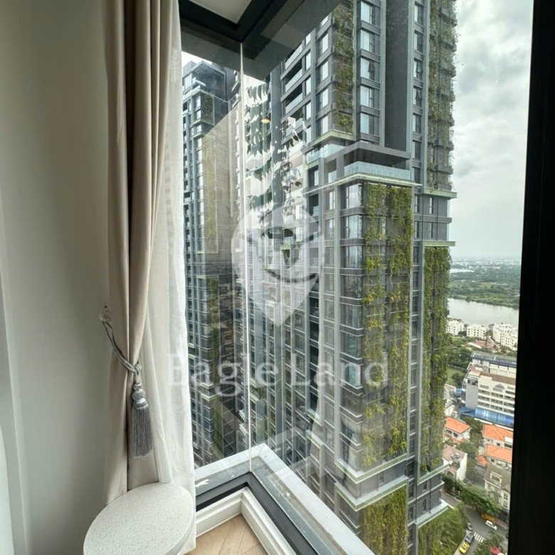 Lumiere Riverside / 3BR / $1,900