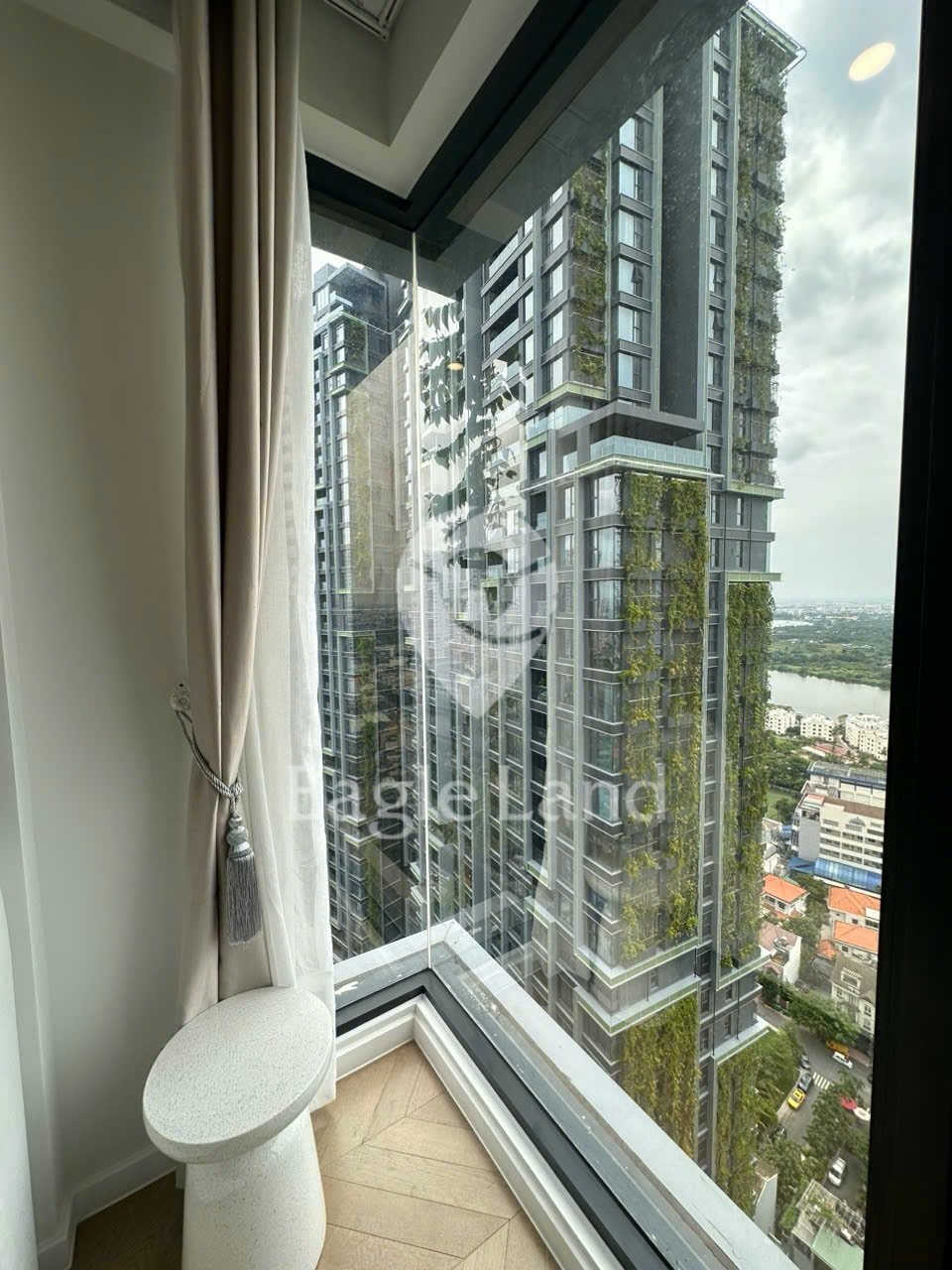 Lumiere Riverside / 3BR / $1,900